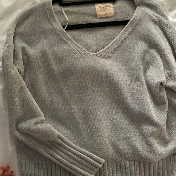 gray hollister sweater - Picture 1 of 3